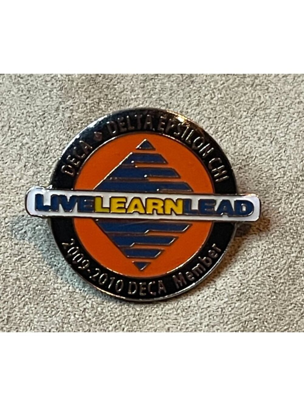 DECA Pin Delta Epsilon Chi Live Learn Lead 2009 2010 Member Enamel Lapel Pin